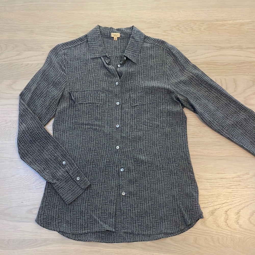 Aritzia 100% silk Babaton button up blouse